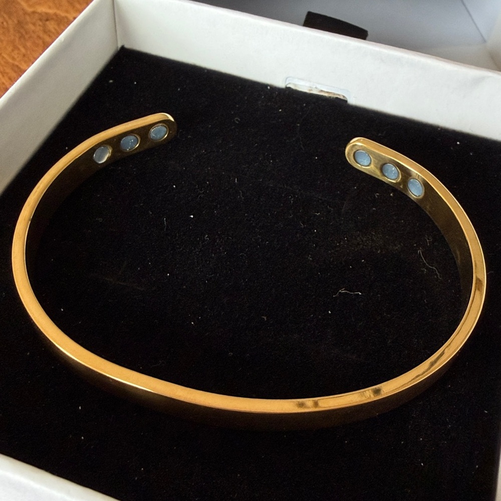 Kalm Bracelet Your Natural Menopause Solution gold magnets bangle - Picture 3 of 10